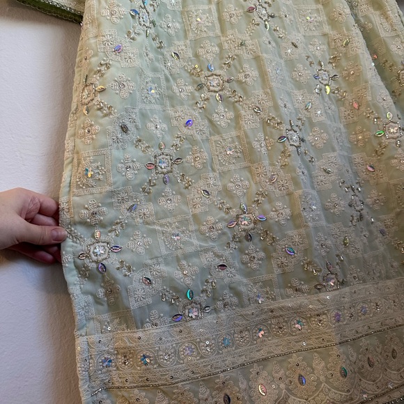 Lashkaraa Light Green Embroidered Suit - Picture 6 of 16